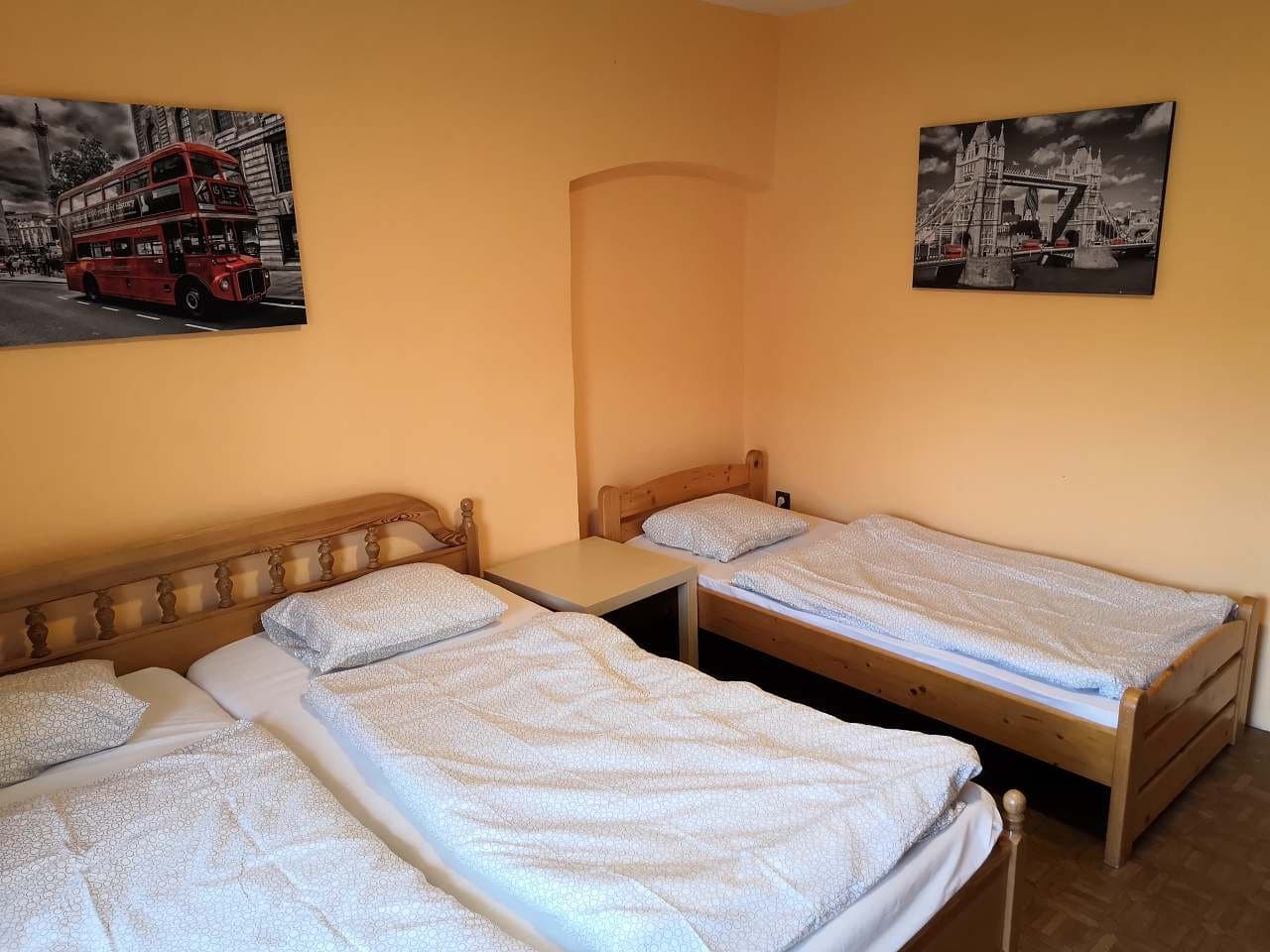 Pokoj 4 s manželskou a samostatnou postelí